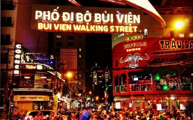 Bui Vien Street, also known as the western street, is always crowded with backpackers who are interested in trying local cuisines and exploring new places during their trip to the southern city.