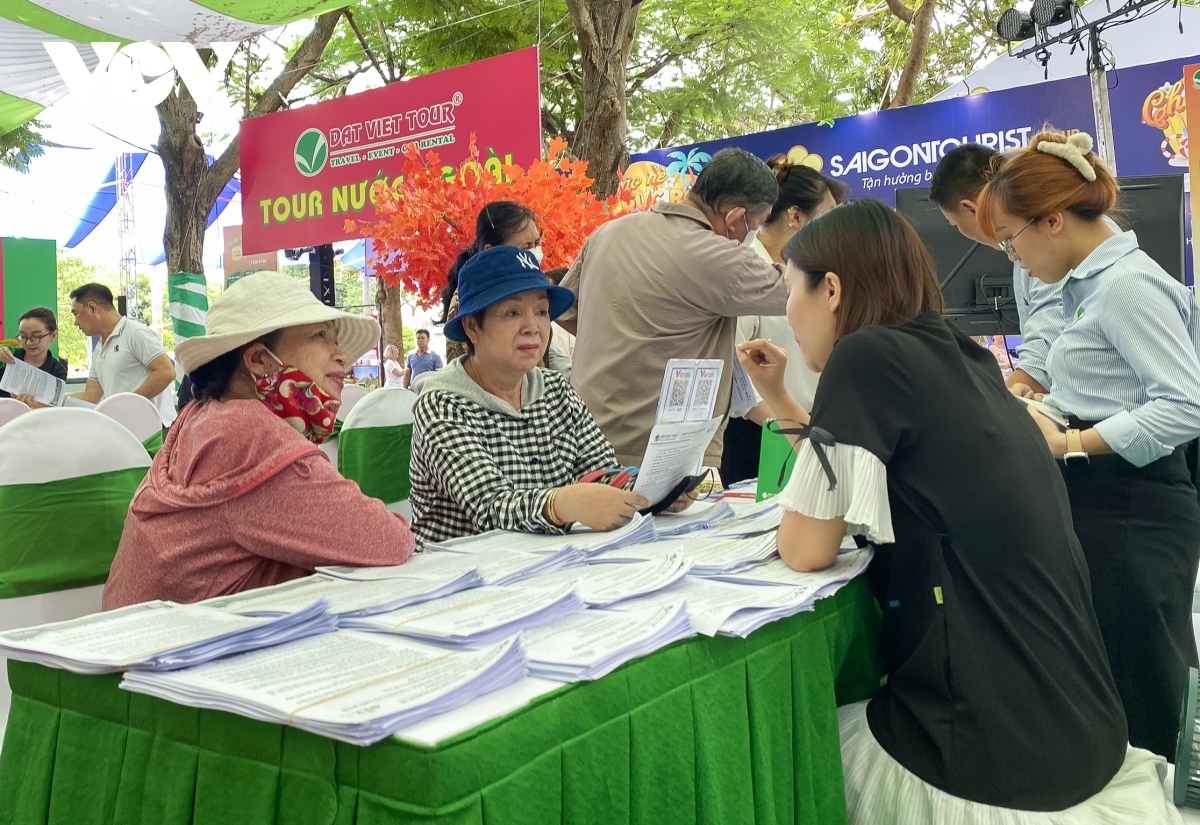 Travelers can choose urban tours of Ho Chi Minh City, along with additional tours connecting the southern city with neighbouring areas.