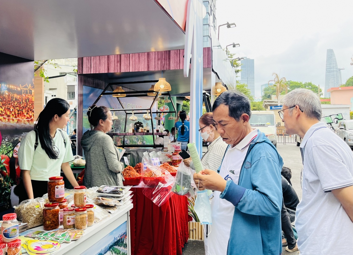 The event will last through to April 7 and provides an opportunity for firms to come together to introduce their top-quality products and services to consumers.