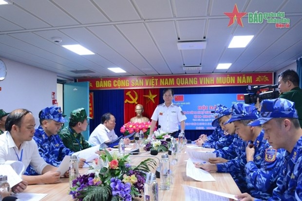 Commander of the Vietnam Coast Guard Region 1 Col. Tran Van Tho assigns tasks to Vietnamese officers joining the joint patrol. (Photo:qdnd.vn)