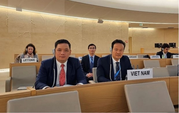 The Vietnamese delegation at the session. (Photo: VNA)