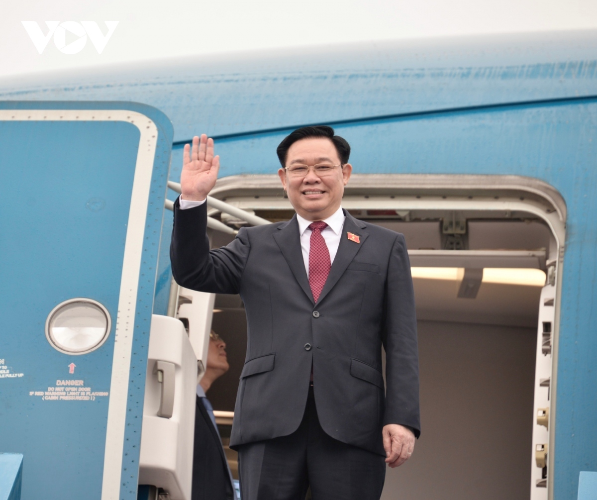 National Assembly Chairman Vuong Dinh Hue leaves Hanoi for an official visit to China on April 7