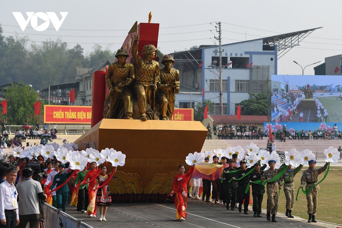 A vehicle symbolising the historic Dien Bien Phu Victory.