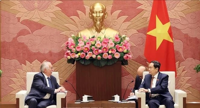 Standing Vice Chairman of the National Assembly (NA) Tran Thanh Man (R) hosts André Flahaut, member of the Belgian Chamber of Representatives, Minister of State, and former President of the Chamber of Representatives