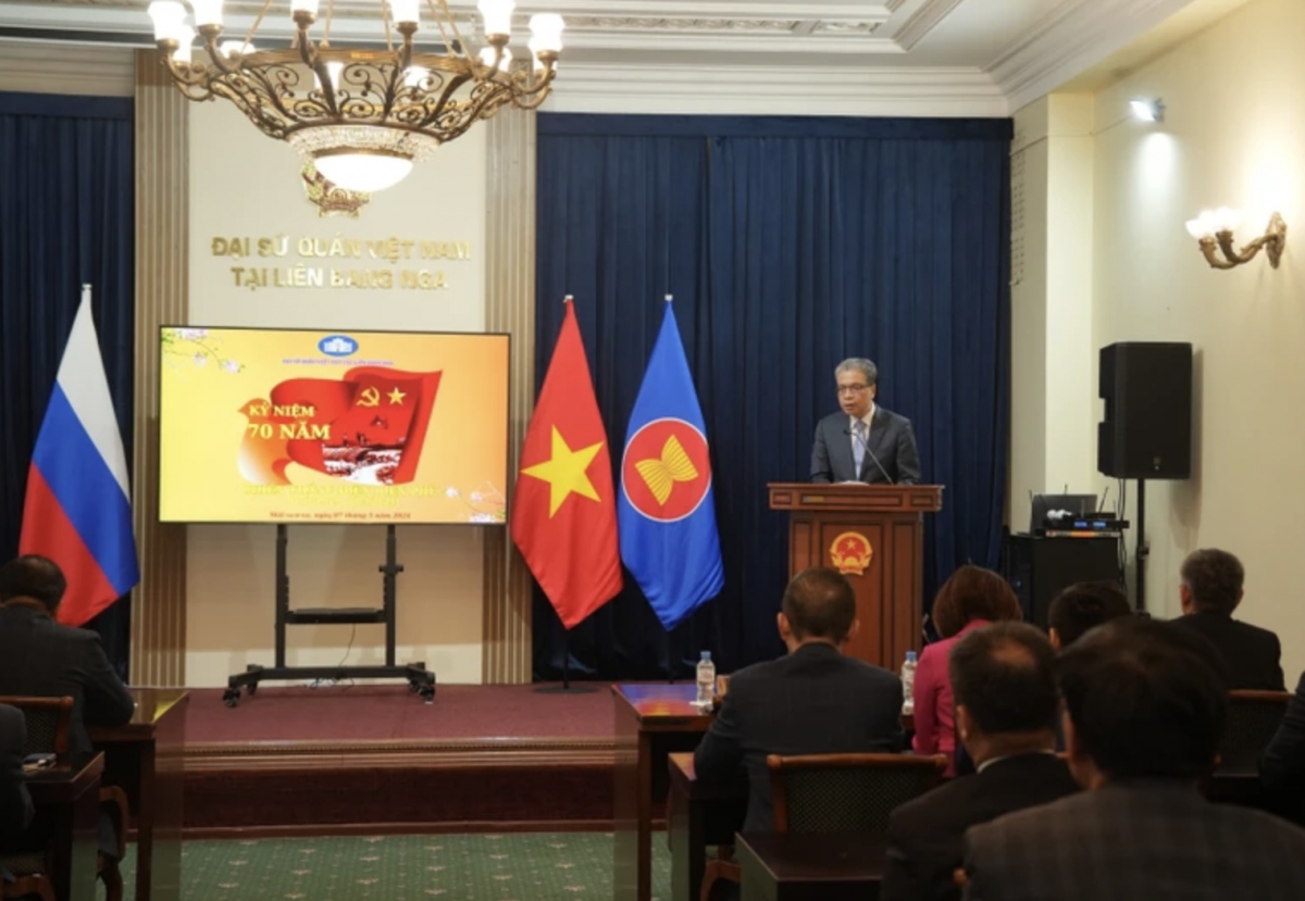 Vietnamese Ambassador to Russia Dang Minh Khoi speaks at the ceremony. (Photo: VNA)