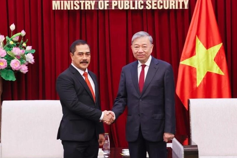 General To Lam, Minister of Public Security (right) and Deputy Chief of the Indonesian National Police (INP) Commissioner General Agus Andrianto (Photo: VNA)