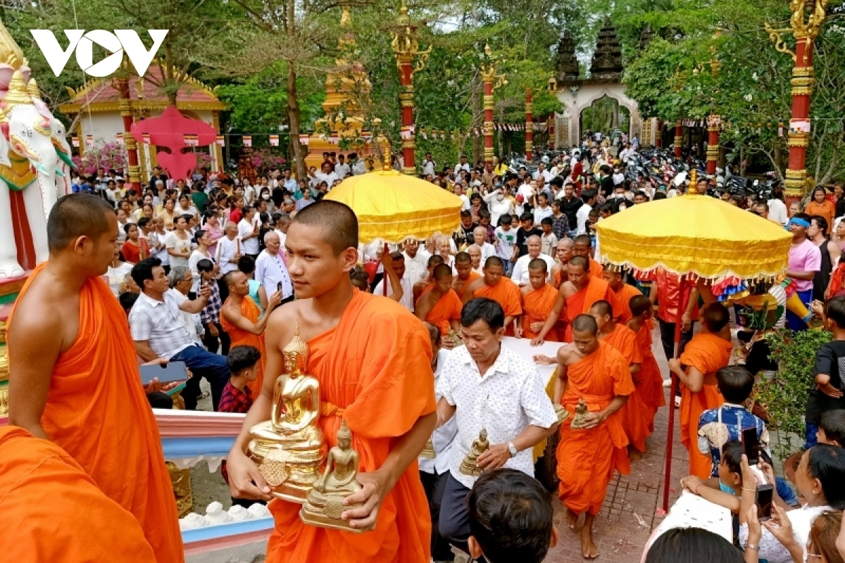 Vietnamese people are entitled to practice religious freedom according to the law.