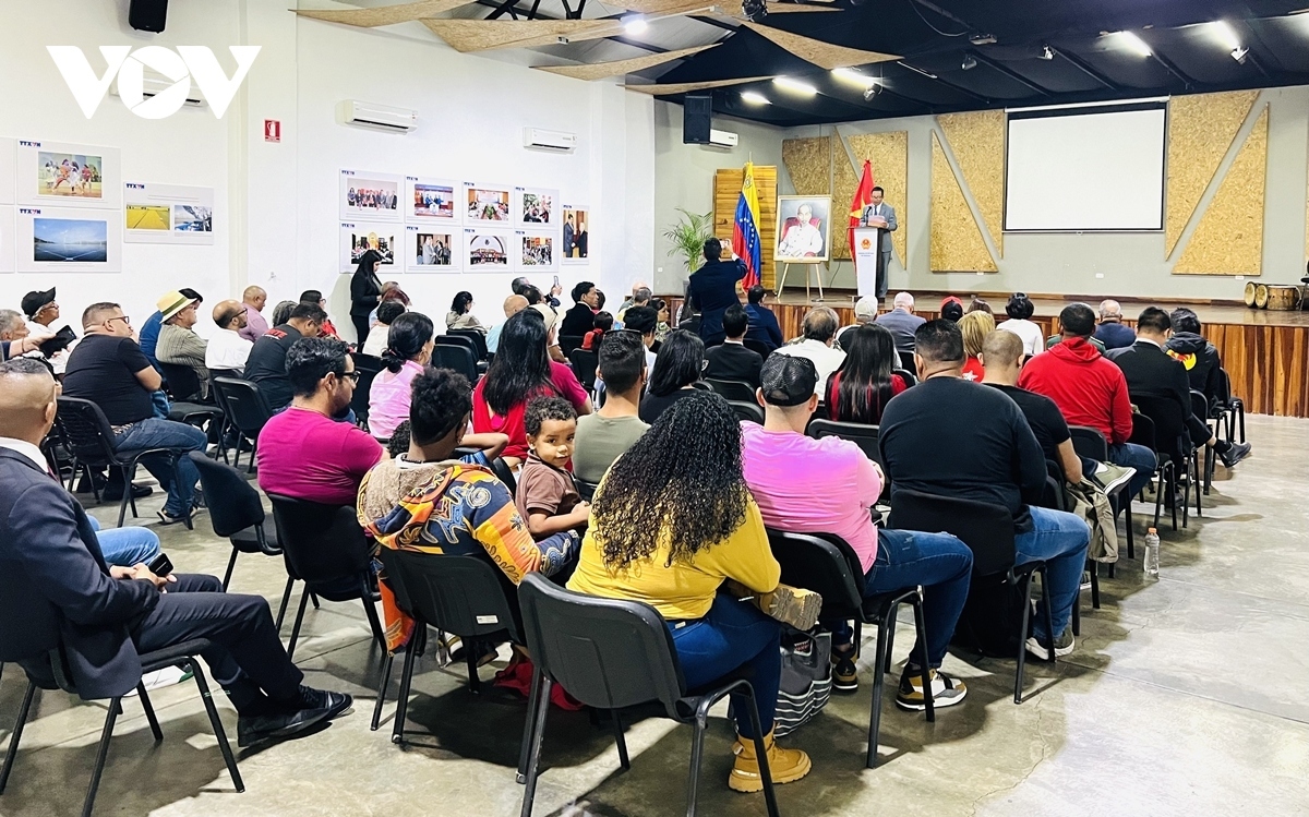 Vietnamese Ambassador Vu Trung My addresses delegates at the ceremony held in Caracas on April 30