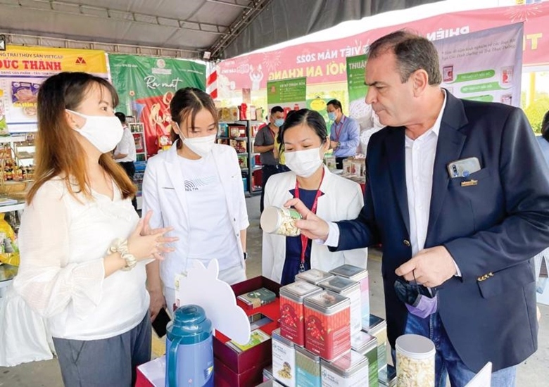 The fair is anticipated to help local exporters connect with both domestic and foreign partners and importers. (Photo: vneconomy.vn)