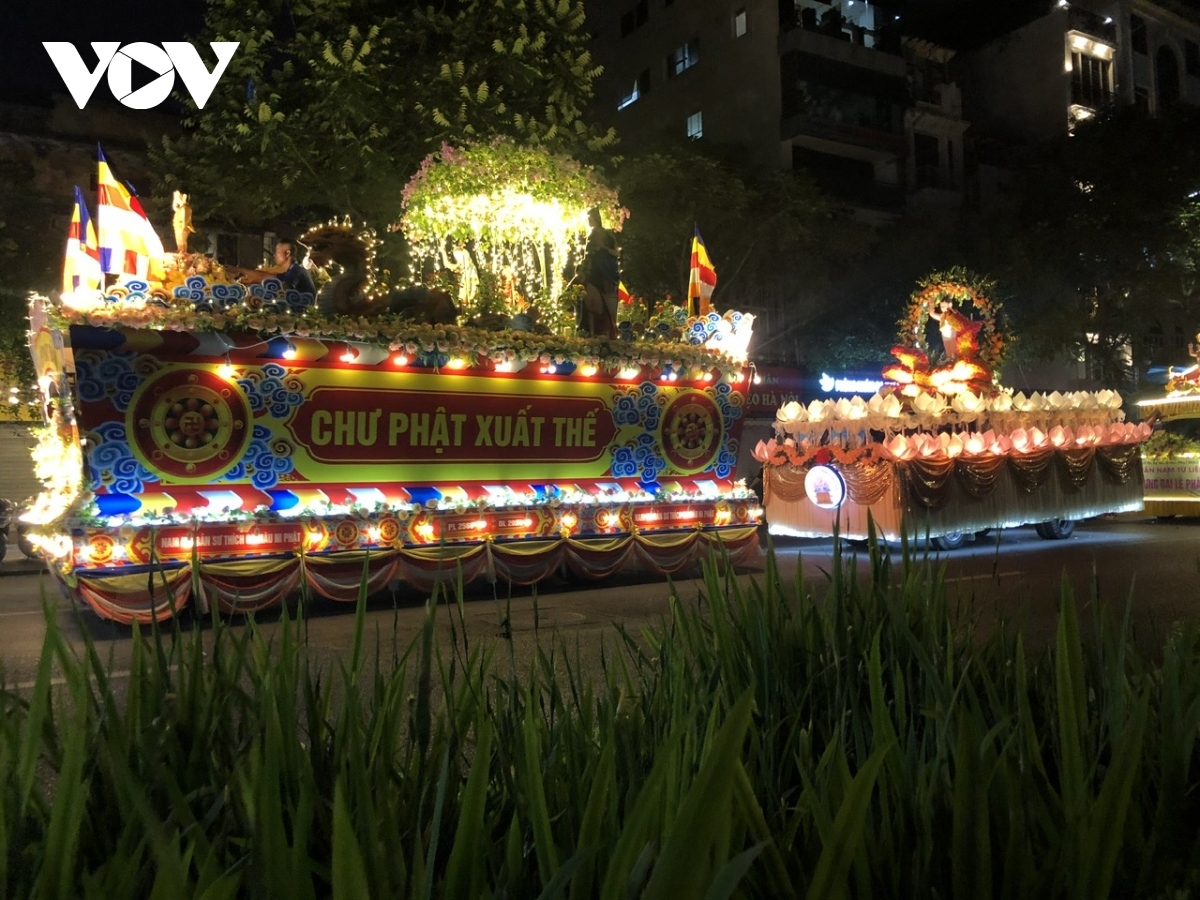 An incense-offering ceremony to pray for both national peace and prosperity is also held as part of the ritual.