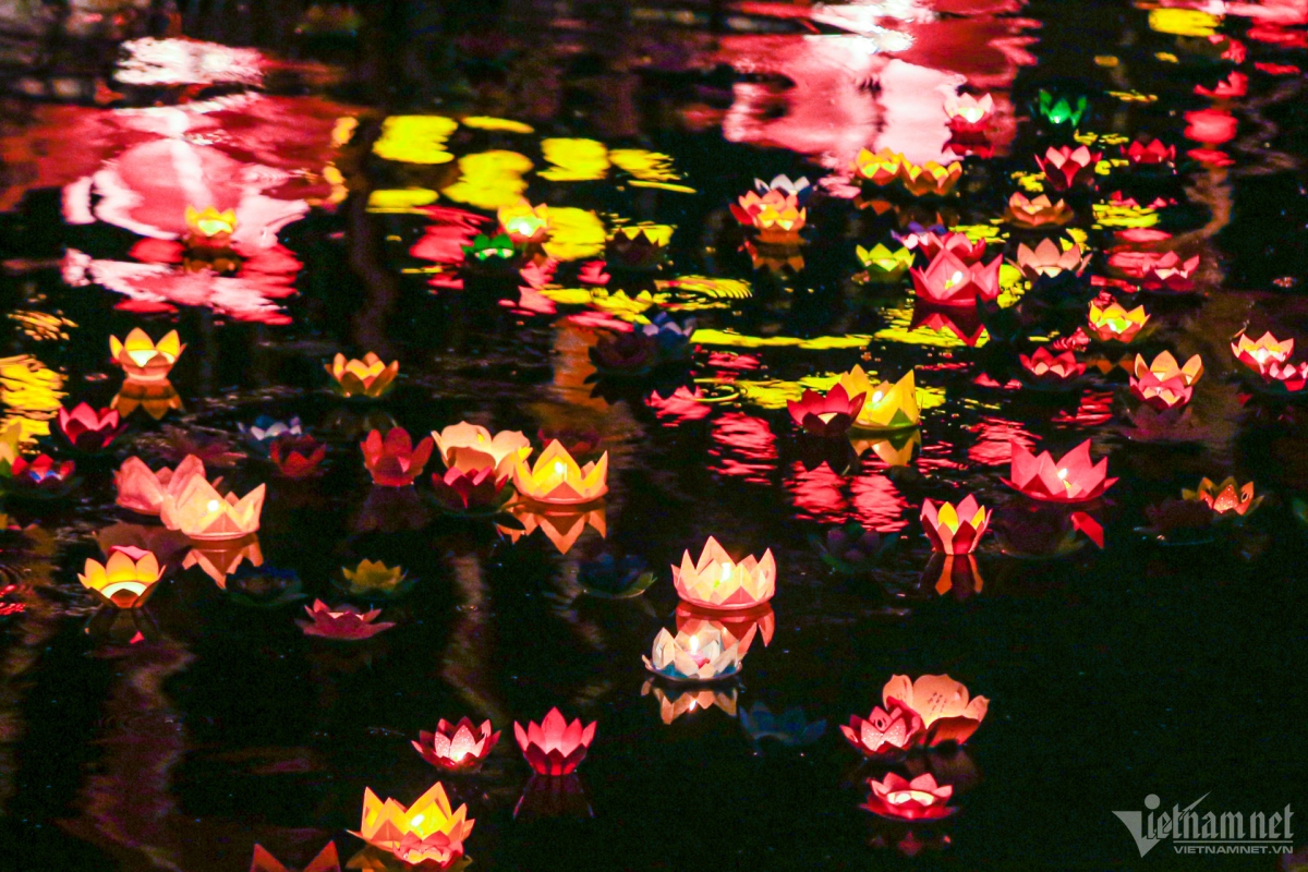 The lantern releasing ceremony is organised to pray for the nation’s peace on the occasion of the most important festival in the Buddhist calendar, which marks the Buddha’s birth anniversary.
