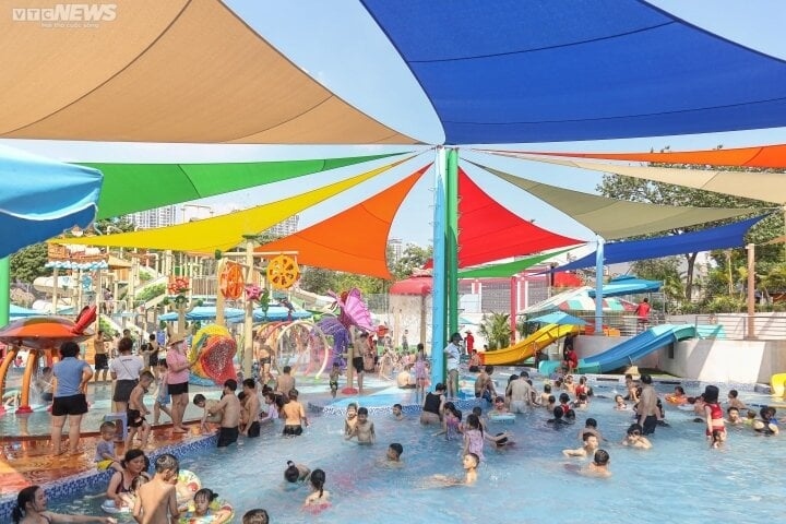 Bao Son paradise park is situated about 12km far from the centre of the capital and features a series of games and art performances to mark International Children’s Day on June 1.
