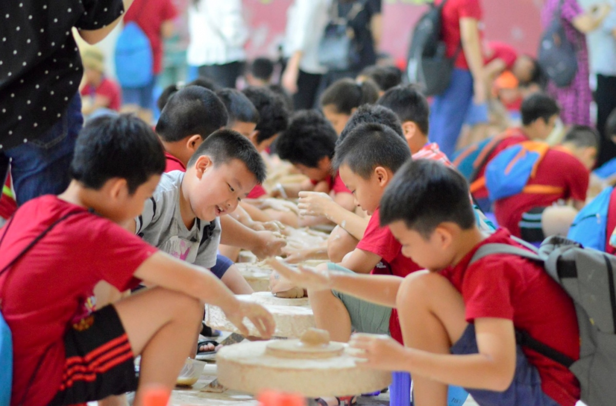 Bat Trang ceramics village in Gia Lam district is only 14 kilometres away from Hanoi city centre. Children can discover the pottery market and experience making products by themselves.