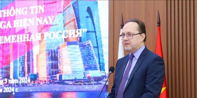 Russian Ambassador to Vietnam G.S. Bezdetko addresses the event