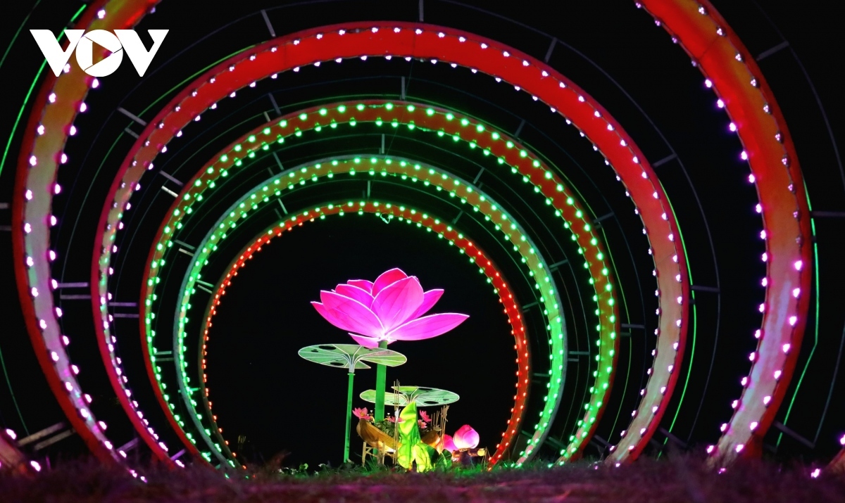 The organisers will hold a total of 30 activities during the course of the festival, including a street carnival involving a parade of ancient cars and an appearance of thousands of women in Ao Dai (the nation’s traditional long dress) decorated with images of lotus flowers.