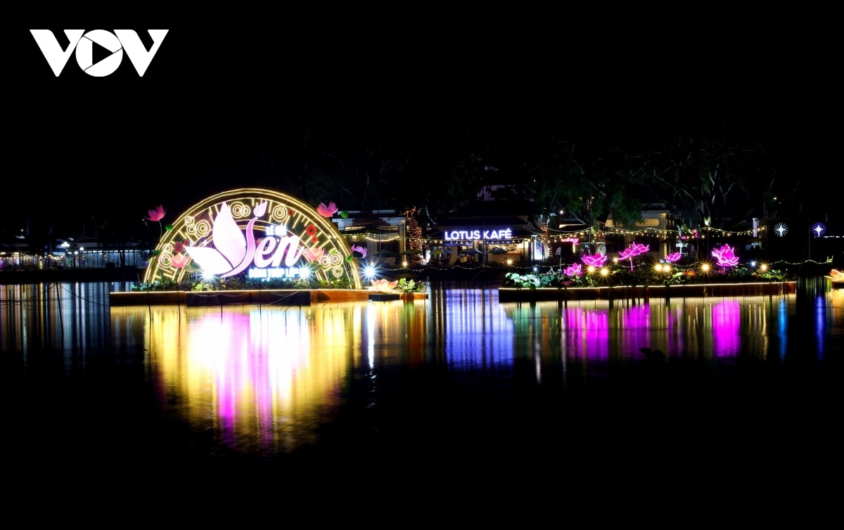 The festival will also set up a space showcasing lotus flowerpots from different varieties, as well as a map of the nation made from lotus flowerpots.