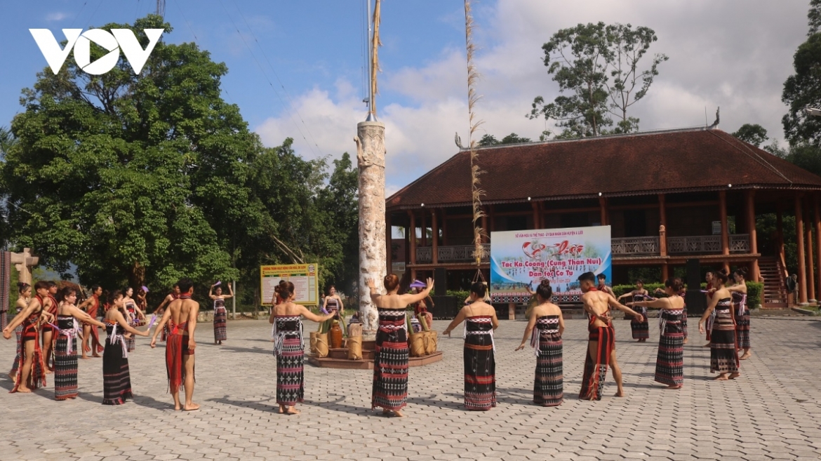 The Tac Ka Coong Festival of the Co Tu ethnic group in A Luoi district has been re-enacted for the first time as part of the 15th culture, sports and tourism Festival of the mountainous ethnic groups who reside in the central province of Thua Thien-Hue.