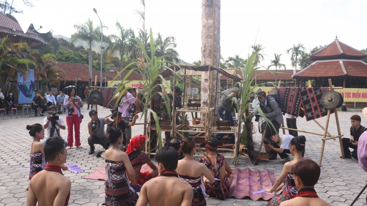 They also pray to the gods to continue to protect their children’s health, good luck, prosperity, peace, and happiness.