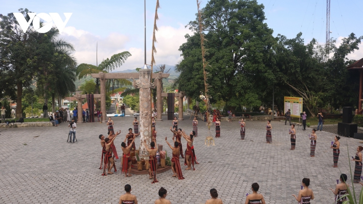 The sounds of gongs and drums contribute to making the atmosphere at the festival vibrant.