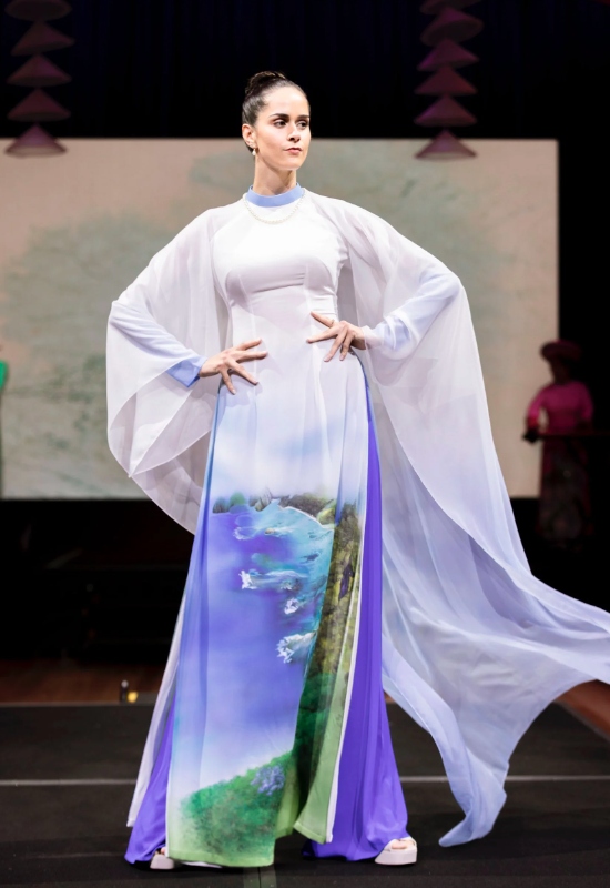 An Ao Dai collection by designer Trung Dinh consists of 14 outfits featuring famous sightseeing spots and architectural sites of both Vietnam and Australia.