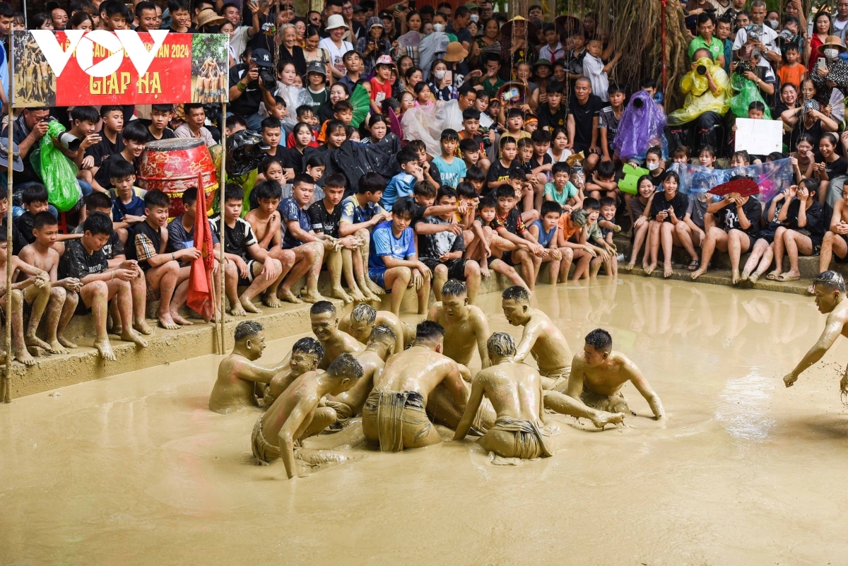 In 2022, the mud ball wrestling festival in Van village is included on the list of national intangible cultural heritages.