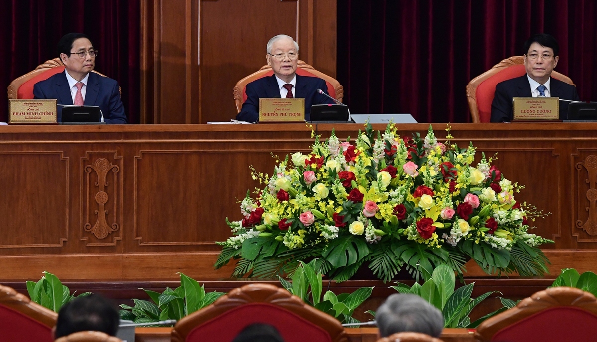 General Secretary Nguyen Phu Trong joins with other Party and State leaders to attend the ninth plenum of the 13th Party Central Committee.