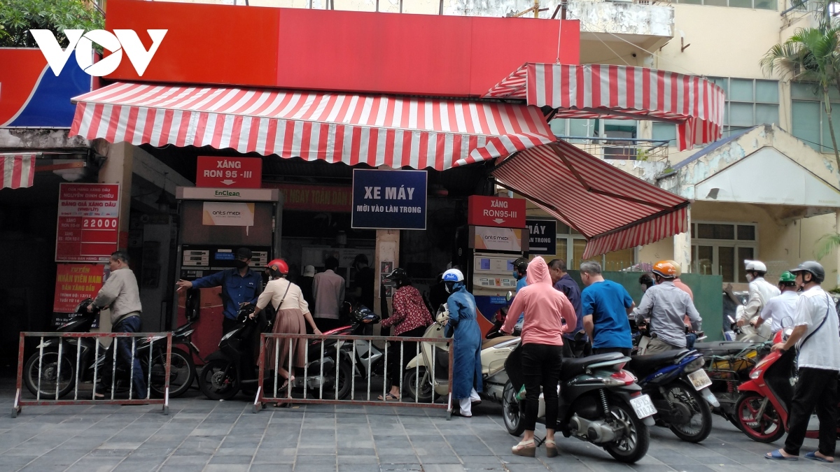 Petrol and oil prices fall in latest adjustment