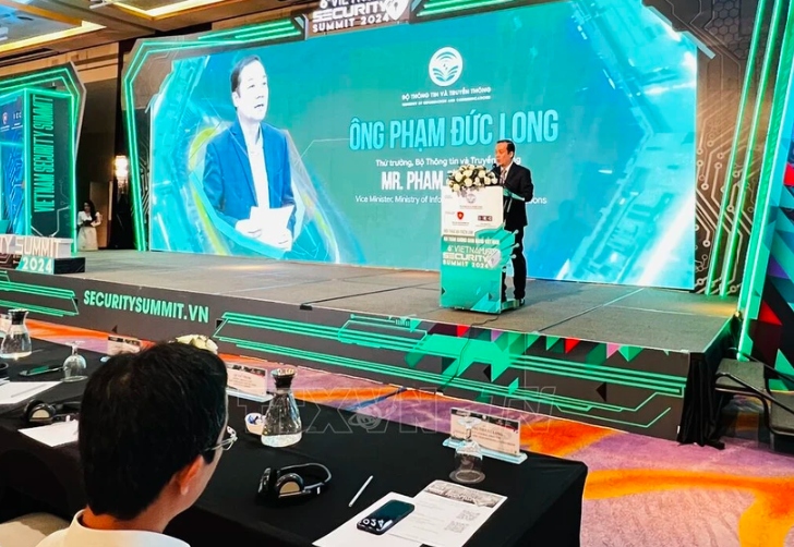 MIC Deputy Minister Pham Duc Long speaking at the Vietnam Security Summit 2024