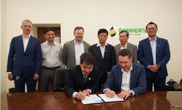 At the signing ceremony of a memorandum of understanding between PVEP’s technical centre (PVEP - ITC) and VNIINeft in Russia on May 24