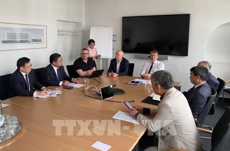 The delegation works with representatives of Goethe University Hospital Frankfurt