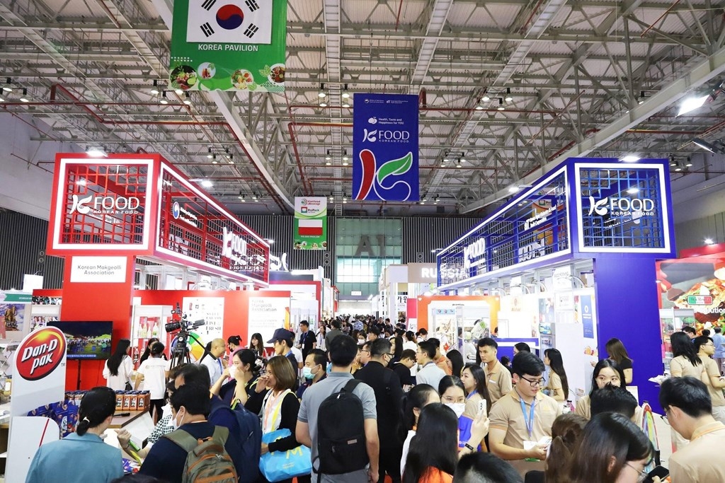 The VietFood &amp; Beverage – ProPack Vietnam 2023 attracts a huge number of visitors. (Photo: BNEWS)