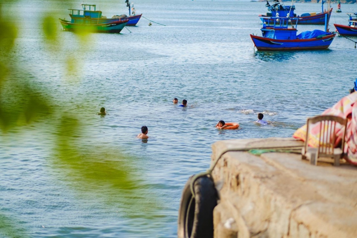 Settled on the Phuong Mai peninsula, Hai Minh fishing village remains unknown to many people who visit Quy Nhon. (Photo: tcdulichtphcm.vn)