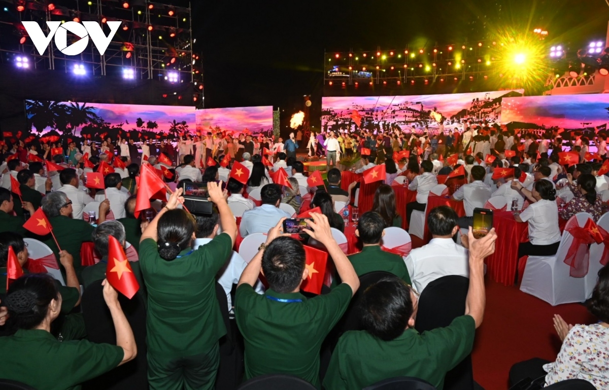 War veterans and young volunteers attend the TV programme in Ho Chi Minh City