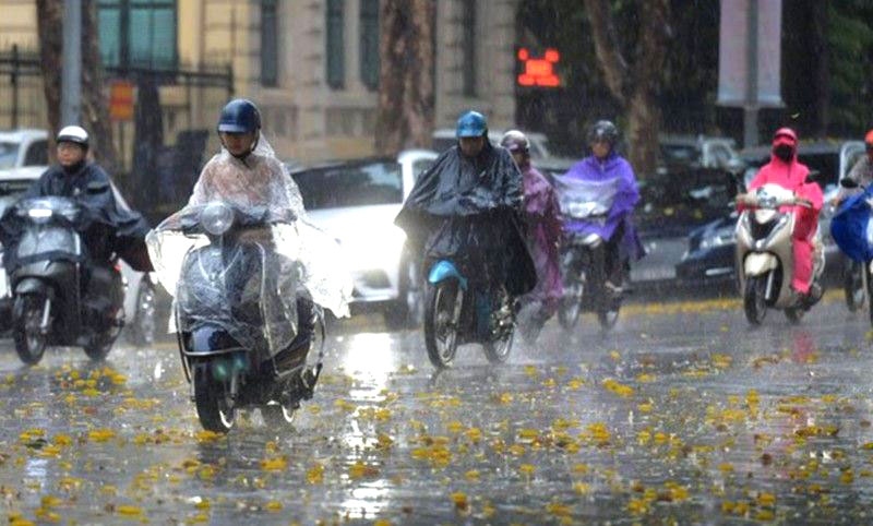 The weak cold spell brings rain, helping to break the early summer heat that has baked northern and central regions for the past few days.