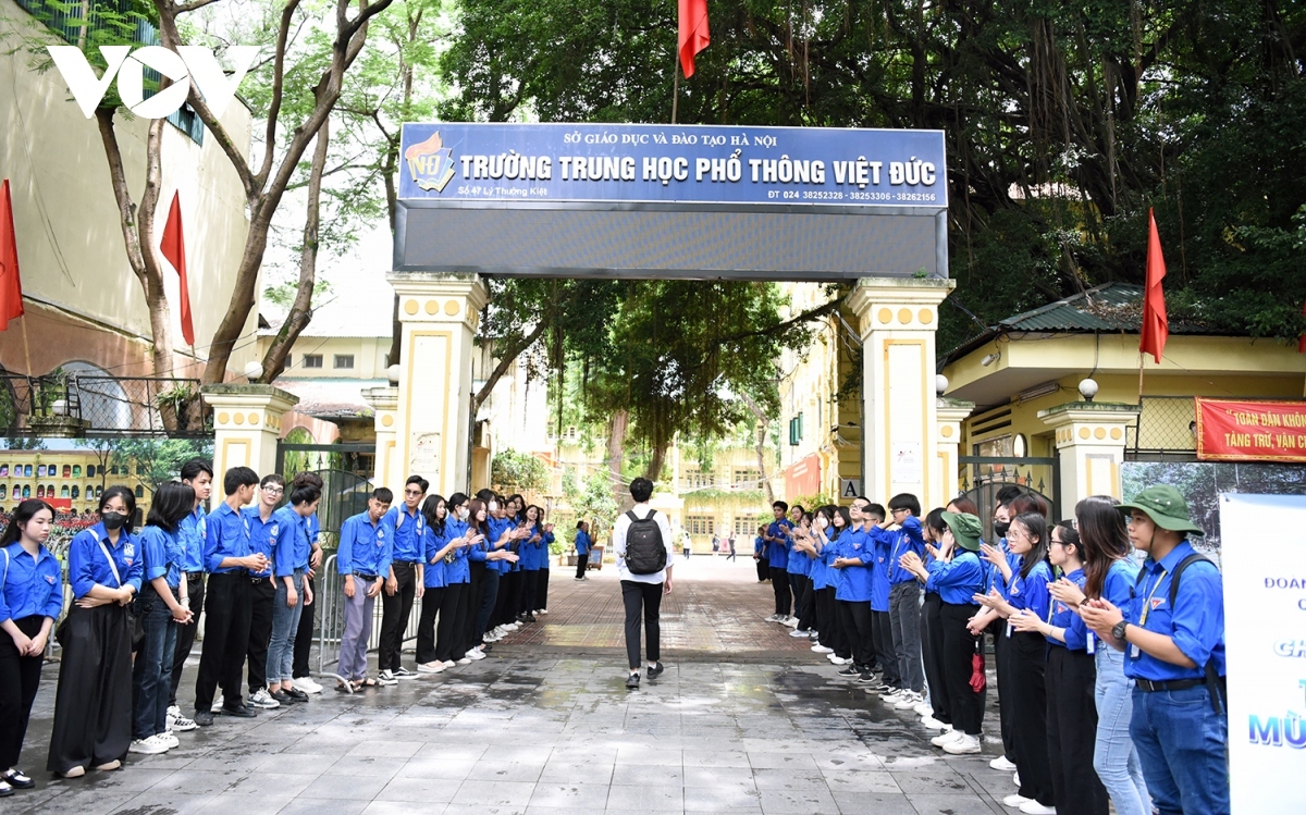 According to the Ministry of Education and Training, 1,071,393 candidates have registered to take part in the national high school exam this year, marking a rise of 45,000 against the 2023 figure.