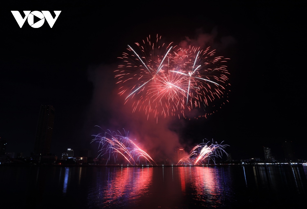 After Vietnam and France, Italy and USA will make their performances on June 15, Germany and Poland on June 22, and China and Finland on June 29. Two teams scoring the most points will put on their performance on the final night on July 13.
