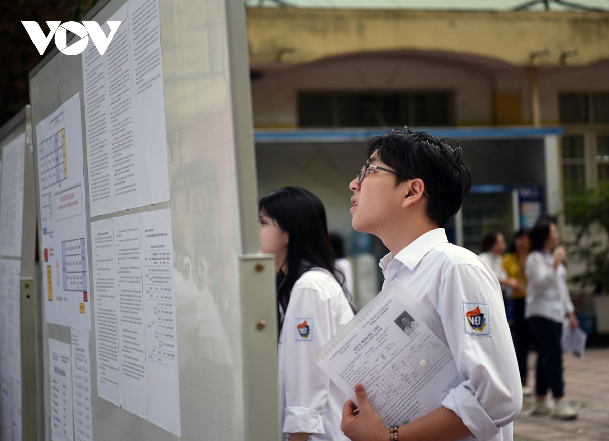 A candidate in Hanoi’s Viet Duc High School checks for information about the examination room on June 26.