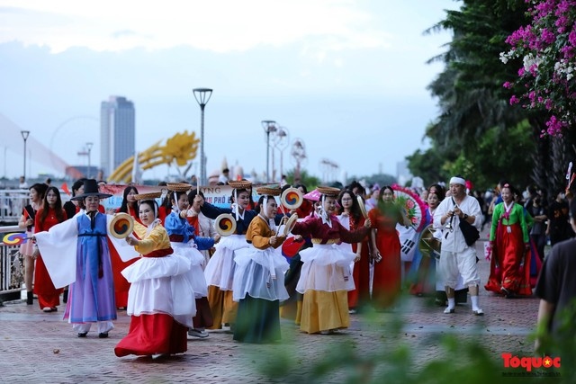 The festival in 2023 attracts around 25,000 Korean arrivals. (Photo: toquoc.vn)