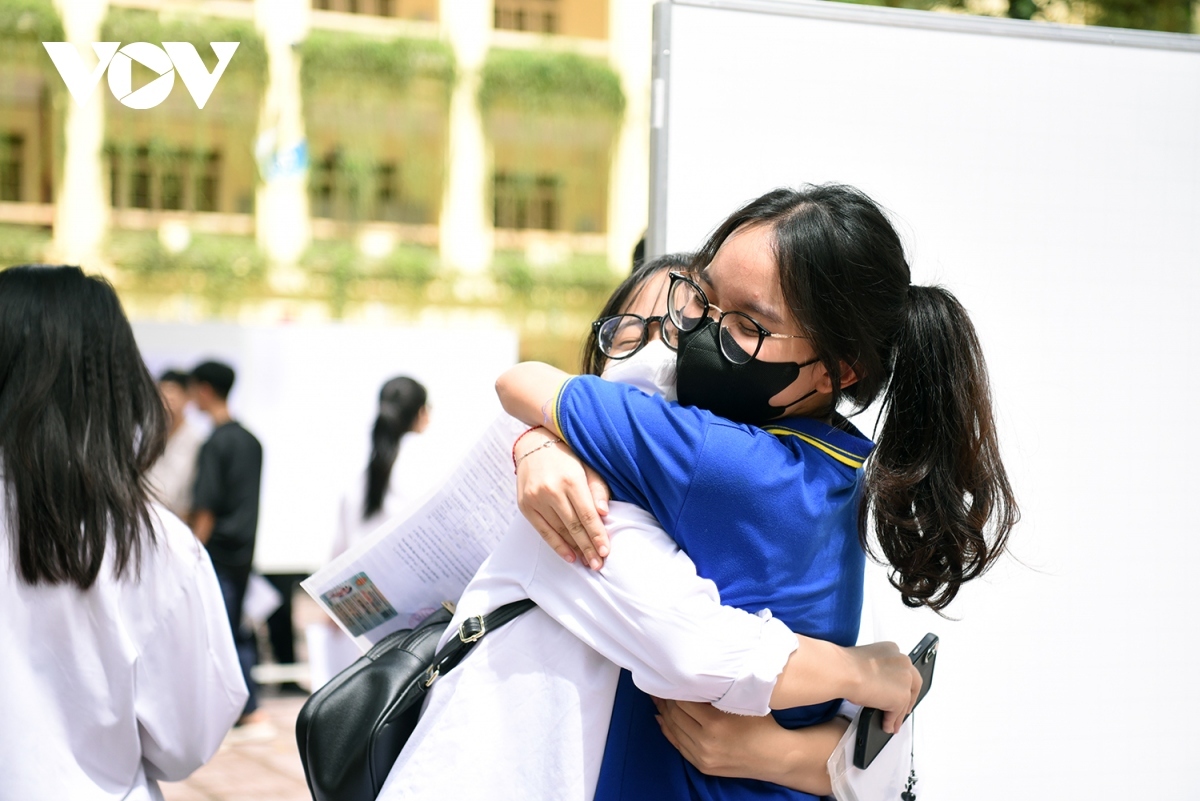 Tight hugs help candidates gain more confidence before they sit the exam.