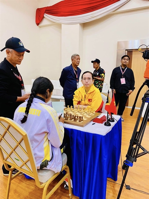 Nguyen Hong Anh wins a gold in the women’s blitz. (Photo: toquoc.vn)