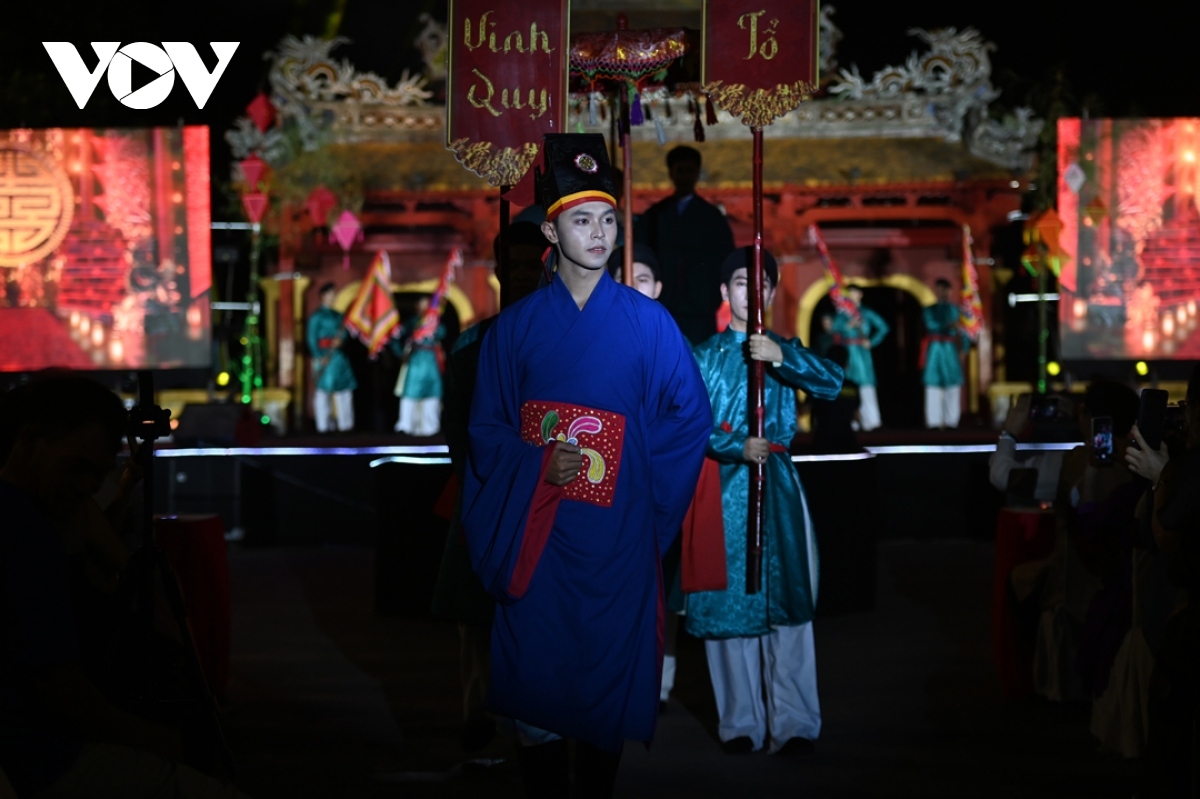 2024 Hue Community Áo dài Week is an important event that affirms the position of the long dress in life. It also aims to build Hue into Vietnam’s Áo dài capital, to attract tourists and promote the image of Hue, the former imperial city with unique traditional cultural values.