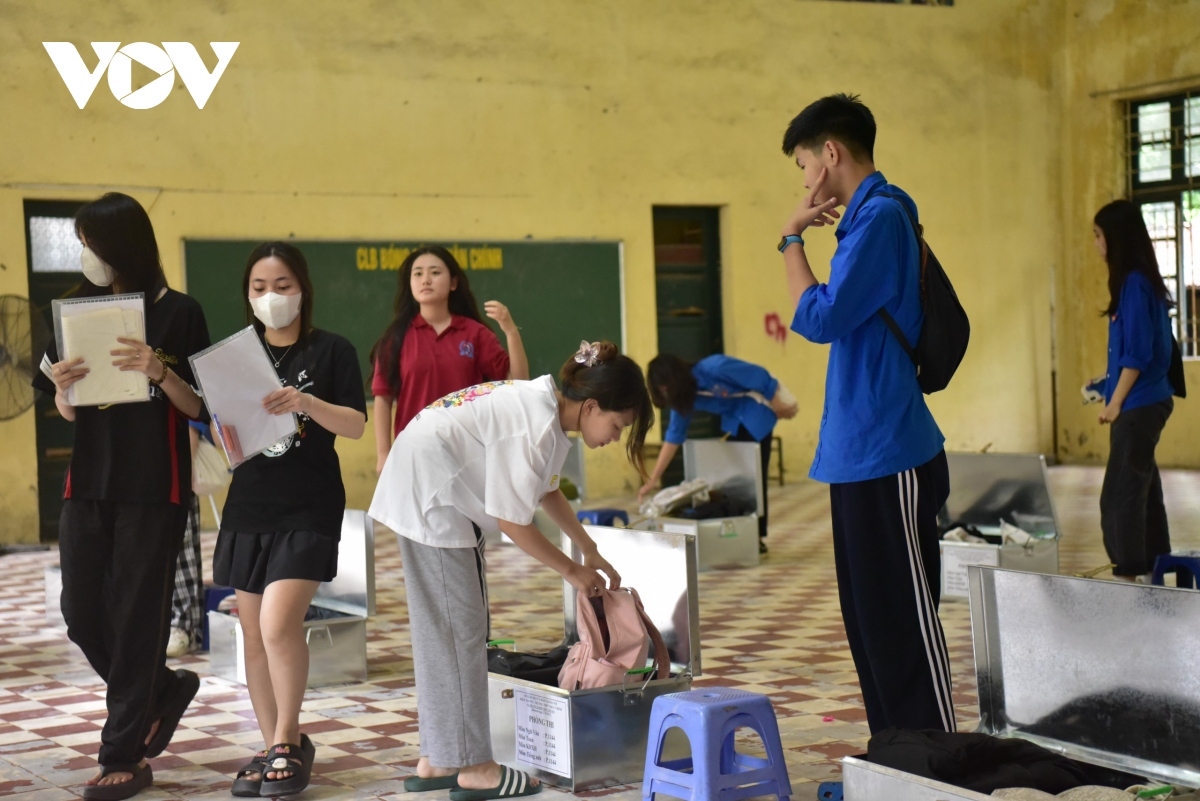 A separate area has been arranged to store candidates’ belongings to abide by regulations set out by the Ministry of Education and Training.