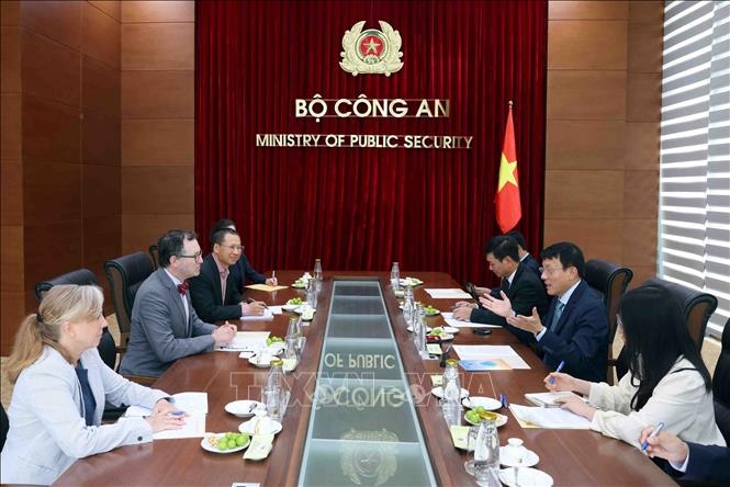 At the working session between Lieutenant General and Minister of Public Security Luong Tam Quang and the delegation from the Information Technology Industry Council (Photo:VNA)