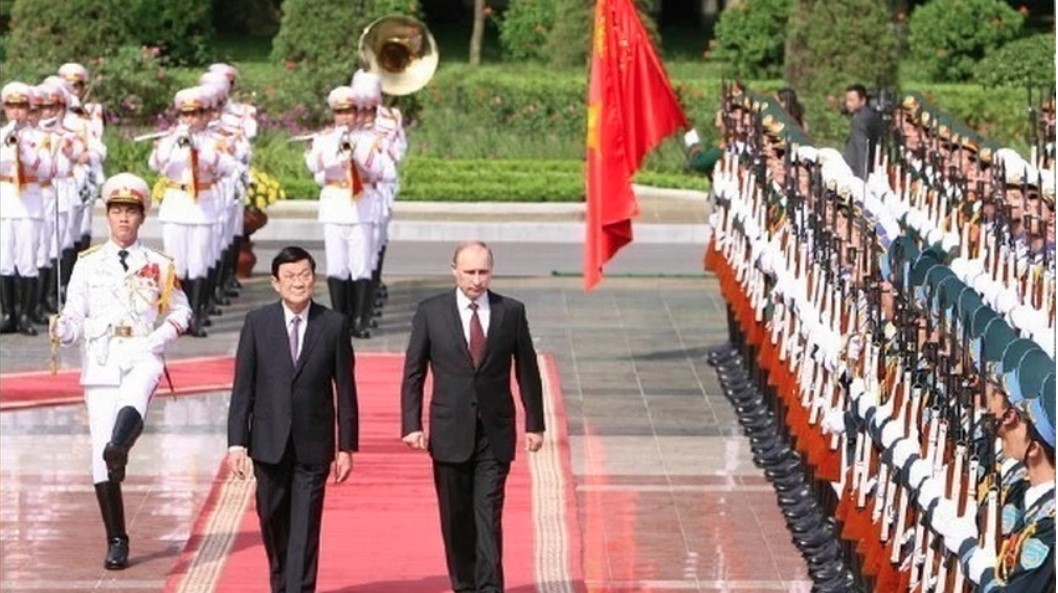 An official welcoming ceremony for Russian President Putin during his State visit to Vietnam in November 2013
(Photo: VNA)