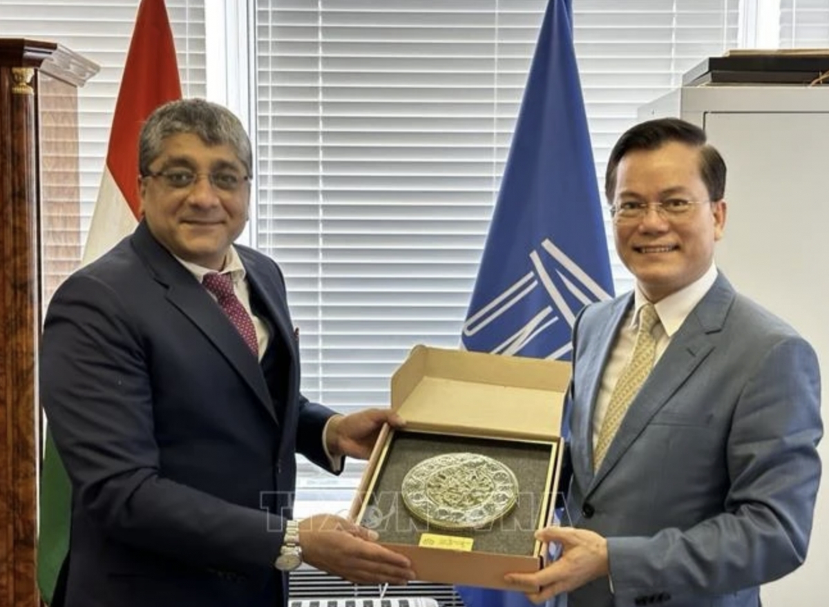 Vietnamese Deputy Minister of Foreign Affairs Ha Kim Ngoc (right) and Chairman of UNESCO’s World Heritage Committee Vishal Sharma. (Photo: published VNA)