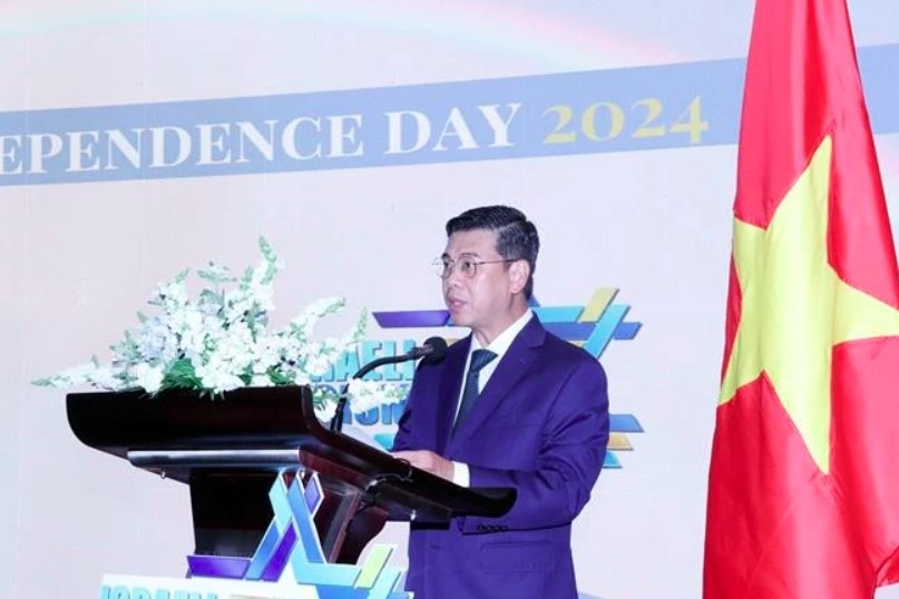 Vice Chairman of the HCM City People’s Committee Nguyen Van Dung speaks at the ceremony on June 18. (Photo: VNA)
