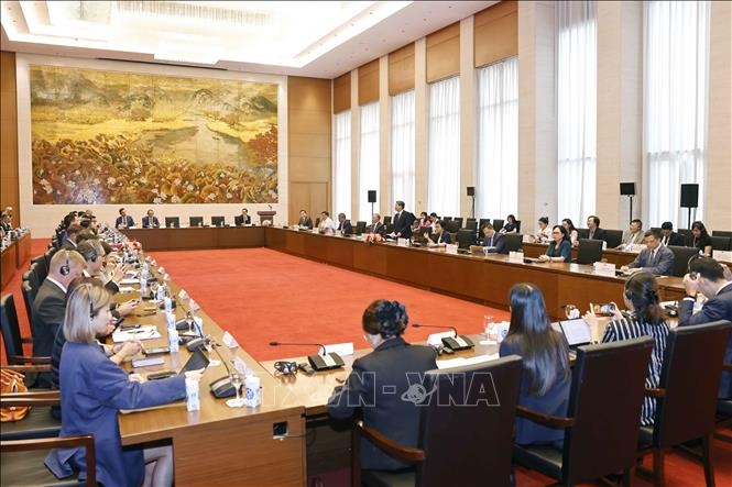 National Assembly Vice Chairman Nguyen Duc Hai meets with EU-ABC Chairman Jens Rübbert and EuroCham Vietnam Chairman Dominik Meichle in Hanoi on June 26