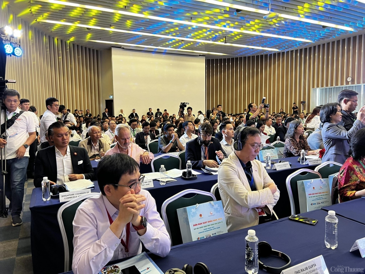 Representatives of many of the world's leading retailers and wholesalers attend the expo (Photo: congthuong.vn)