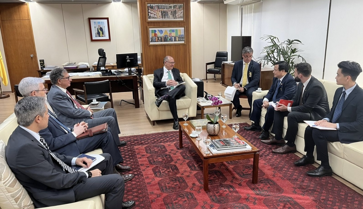 At the working session between Vietnamese Ambassador to Brazil Bui Van Nghi and Vice President and Minister of Development, Industry, Trade and Services of Brazil Geraldo Alckmin 