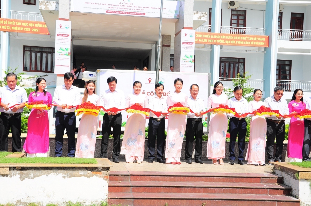 An overview of the ceremony to announce the export of the first batch of green-skinned mangoes to Australia and the United States